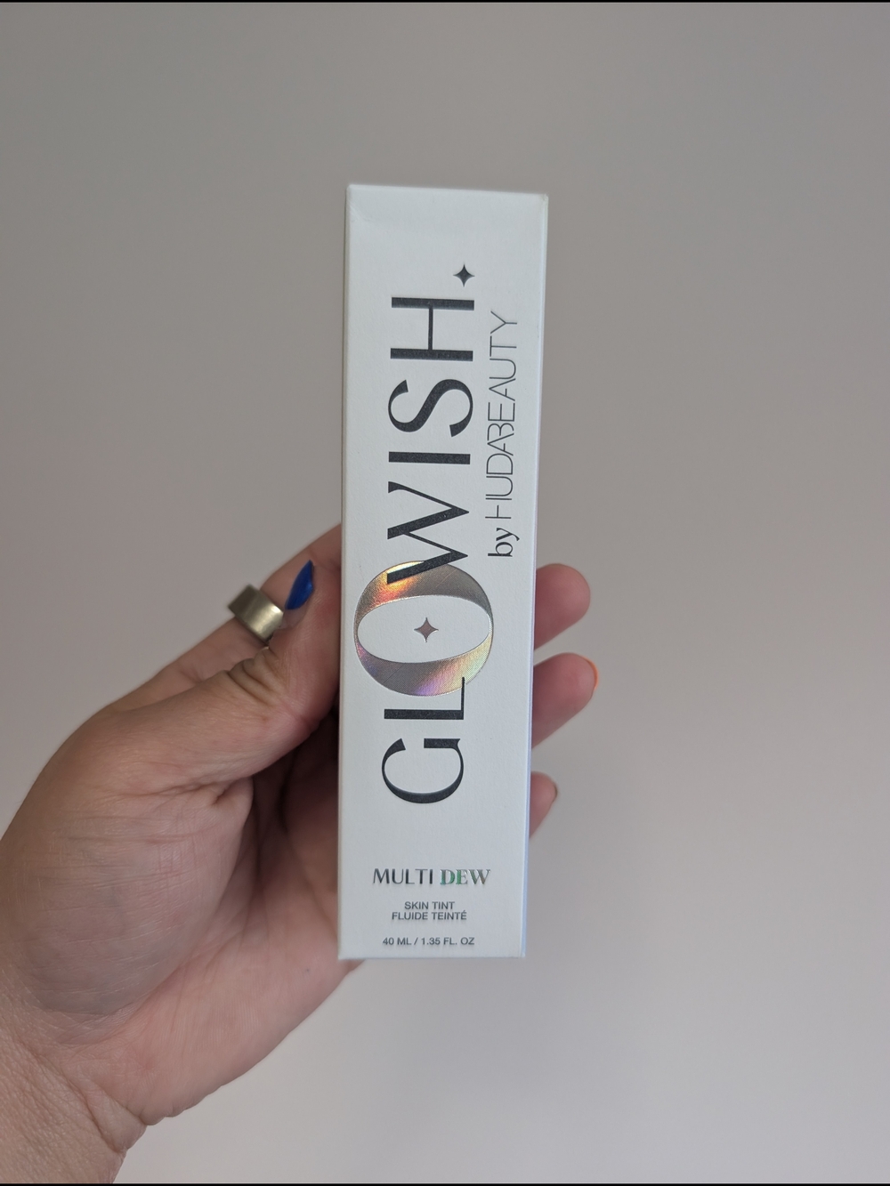 HUDA BEAUTY Glowish Multi Dew Skin Tint in 05 Medium